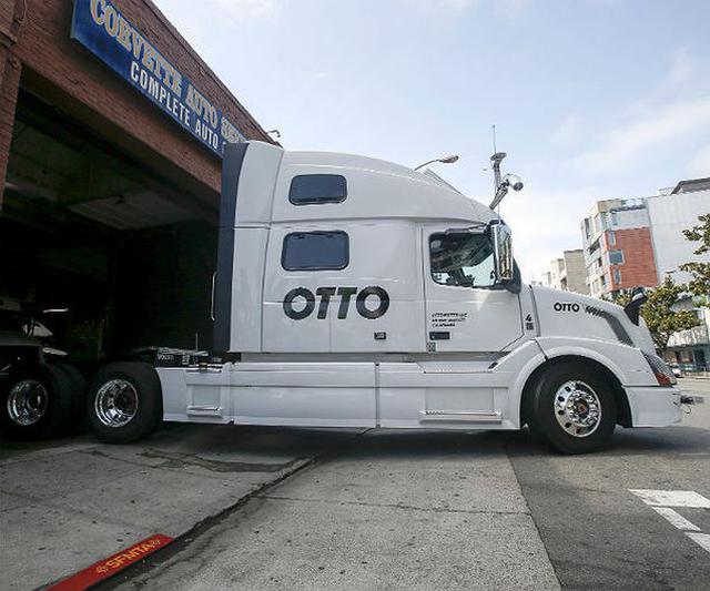 Probar la viabilidad de los camiones autónomos se ha convertido en un asunto más importante a los ojos del público y de los entes reguladores. Las encuestas muestran que la mayoría de los estadounidenses no confían en la tecnología, a la cual el sector ca