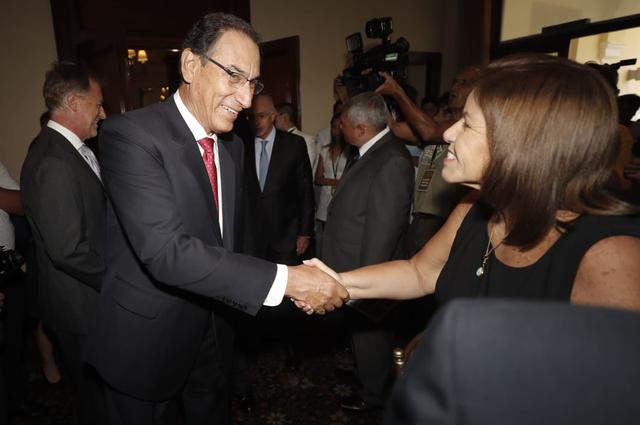 Posteriormente, el presidente Vizcarra tomó la palabra y agradeció a Bedoya Reyes por haberse convertido, según señaló, en un ejemplo que ayuda a recuperar la confianza de la ciudadanía. (Foto: Renzo Salazar / GEC)