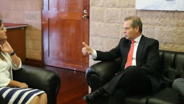 Augusto Eguiguren es el viceministro de Trabajo del Ministerio de Trabajo y Promoción del Empleo (MTPE). Egresó en 1991 de Derecho en la PUCP, pero antes cursó estudios de Contabilidad en la Universidad del Pacífico entre 1980 y 1983. El 2010 obtuvo un Di