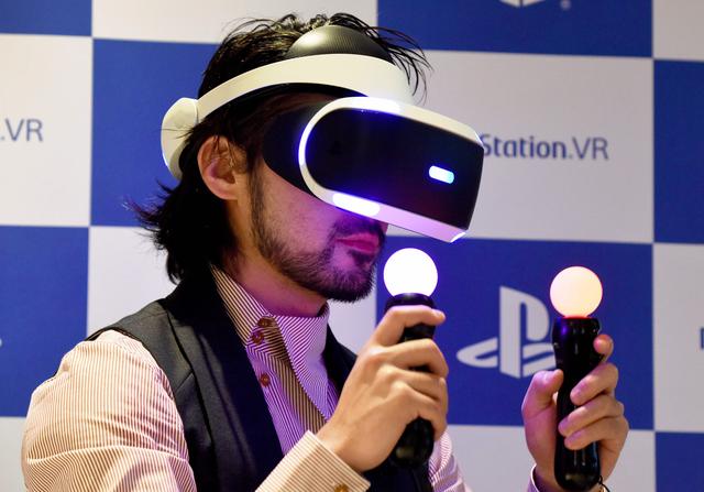 El casco de realidad aumentada se lanzó hoy en 42 países con un precio de US$ 399 y cuenta actualmente con 26 títulos, aunque Sony planea sacar más de 50 este año.