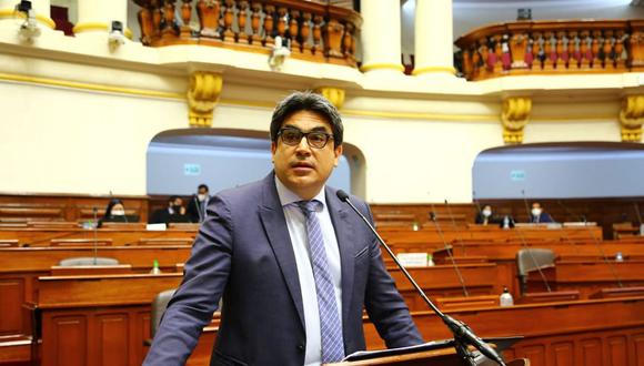 Martín Benavides acudió a responder el pliego interpelatorio por la labor de Sunedu ante el pleno. (Foto: Congreso)