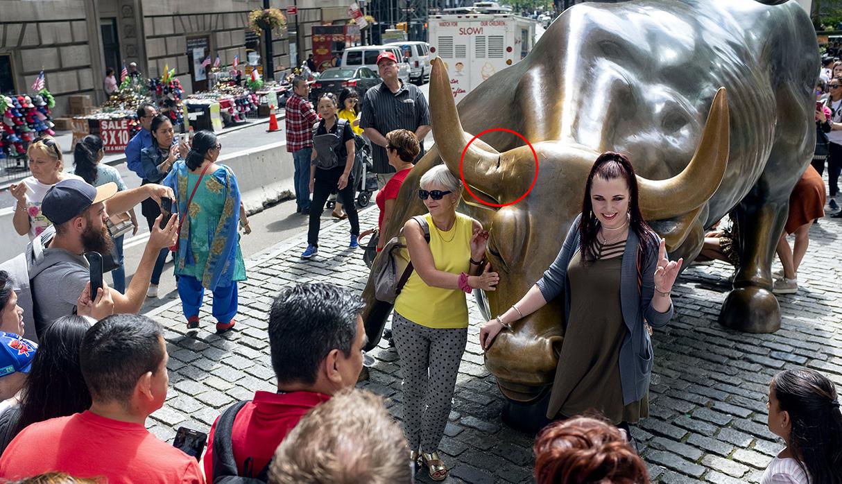 El costo para reparar al toro de Wall Street sería de 10 o 15 mil dólares, según el autor de la obra, Arturo Di Modica. (Foto: AP)