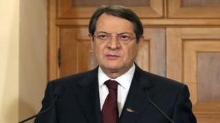 Presidente de Chipre amenazó con renunciar en negociaciones de rescate financiero