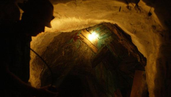 A miner shines a light on copper deposits in the company's Candelaria mine near Comala, Mexico. Photographer: Sarah Martone/Bloomberg