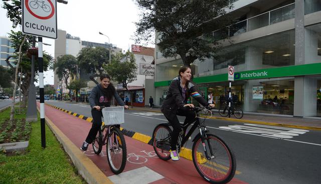 FOTO 4 | Calles rápidas para transportarse. Según los resultado obtenidos, viajando en bicicleta, para el Parque Kennedy, las calles más rápidas son: Av. 28 de Julio - Miraflores; Surquillo, la Av. Tomás Marsano y Av. Angamos Este; Barranco, la Av. Miraflores; en San Isidro, Av. Aurelio Miró Quesada; y si te encuentras en Lince, la Av. General César Canevaro y Av. Arequipa. En el Centro de Lima: El Parque El Porvenir en La Victoria; Alfonso Ugarte en Breña; Av. 28 de Julio en Santa Beatriz y la Av. Aviación y Av. Almirante Miguel Grau, ambas en Cercado de Lima; y Av. José de la Riva Agüero en el Distrito del Agustino. (Foto: Andina)