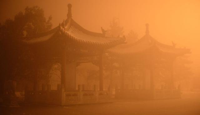 Hohhot- (Mongolia). La contaminación en el aire de Pekín ha traspasado las fronteras. Por ejemplo, AFP señala que en noviembre la ciudad de Hohhot, Mongolia, registró la peor capa de smog de todo el año.  (AFP)
