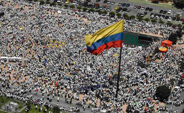 El sueldo mínimo en Colombia se incrementó en diciembre un 6% y se fijó en 877,803 pesos colombianos mensuales (unos US$ 269), un monto que se complementa con un subsidio de transporte que será de 102,854 pesos (unos US$ 316). (Foto: Reuters)