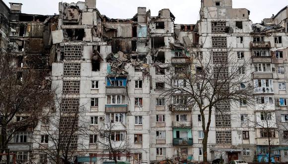 Un edificio residencial afectado por los bombardeos en Mariúpol, Ucrania.
