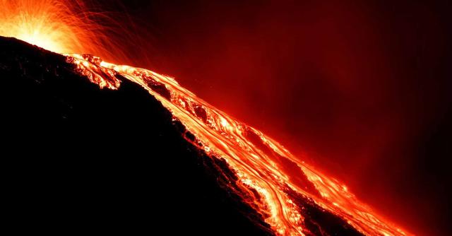 FOTO 8 | Erupción del volcán Stromboli
 (Foto: Antonio Parinello / Reuters).