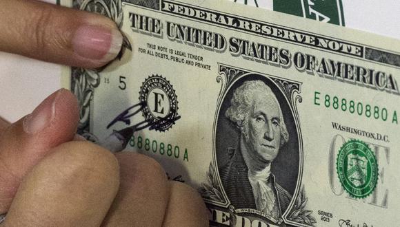 Muchas personas en los Estados Unidos esperan la fecha de entrega del cheque de estímulo (Foto: AFP)
