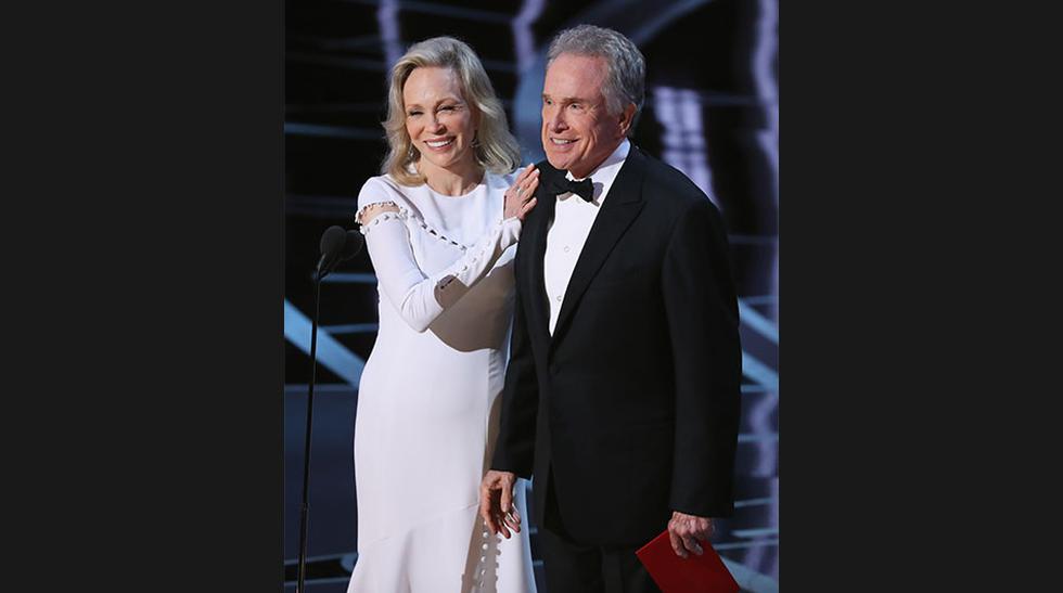 Los actores Faye Dunaway y Warren Beatty fueron los elegidos para anunciar el premio a la mejor película. (Foto: Reuters)