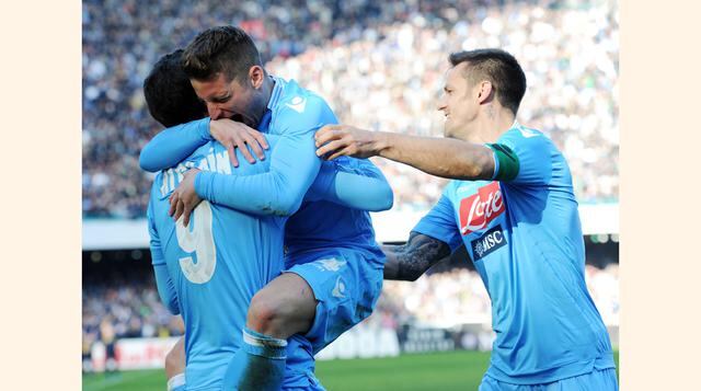 Napoli (Italia). El Società Sportiva Calcio Napoli vende sus camisetas por US$ 75.35.