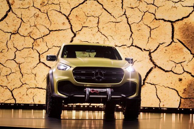 Los vehículos Clase X tendrán “precios competitivos”, se conectarán a internet y contarán con una serie de elementos de asistencia al conductor, manifestó Mercedes. Los planes para el modelo comenzaron en el 2012 y los autos se fabricarán en las plantas d