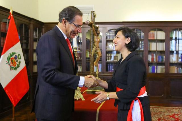 Sylvia Cáceres juró en el cargo de ministra de Trabajo y Promoción del Empleo esta mañana delante del resto del gabinete encabezado por Salvador del Solar. (Foto: Presidencia de la República)