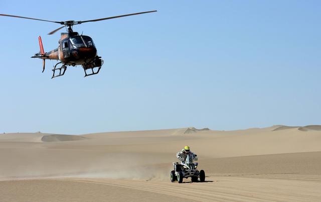 FOTO 5 | 7 HELICÓPTEROS Y 4 AVIONES. Once aeronaves, entre ellas siete helicópteros y cuatro aviones, son necesarios para realizar el seguimiento a la carrera y trasladar equipos y personas, pero, sobre todo, para garantizar las comunicaciones vía satélite y que los competidores puedan estar localizados permanentemente durante su concurso.