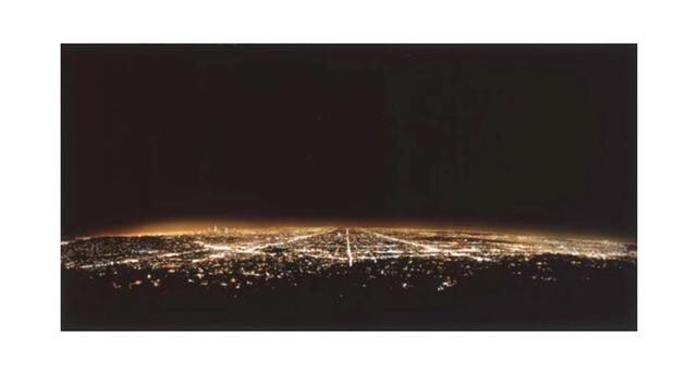 Los Ángeles. En este caso, la fotografía pertenece a Andreas Gursky, autor alemán que tuvo el honor de recibir US$ 2.9 millones por su instantánea. Este fotógrafo será posteriormente también el representante de otros récords de ventas.