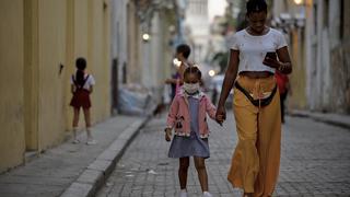 Cuba vive su primer día sin mascarillas contra el coronavirus en 26 meses