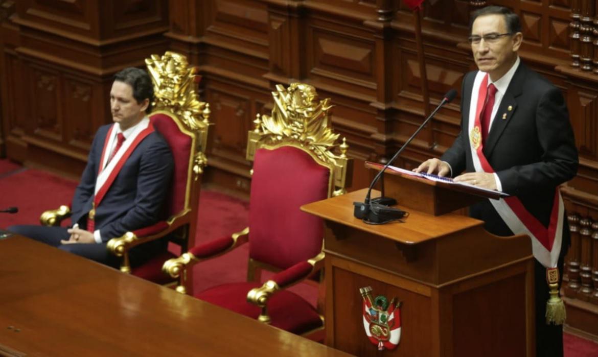 Martín Vizcarra junto al nuevo presidente del Congreso, Daniel Salaverry (foto: Andina)