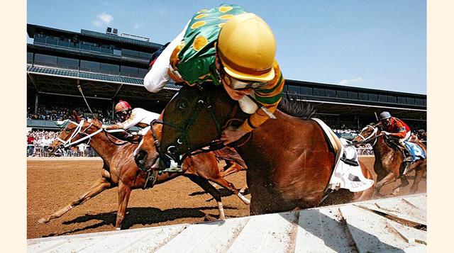Julien Leparoux - Keeneland Race Course - Abril 28, 2006. El jinete francés Julien Leparoux sale disparado de su caballo "Sanibel Storm" durante el inicio de la carrera. (Foto: Learni)