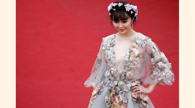 Aún como estudiante, atrajo la simpatía nacional al actuar, junto a la mundialmente famosa actriz Fan Bingbing, en la serie My Fair princesa. Por su papel, se convirtió en la actriz más joven en ganar el Premio Águila de Oro de China, equivalente al Premi