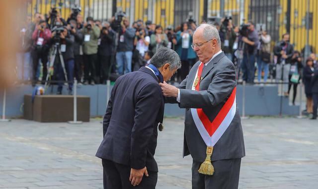 FOTO 3 | (29) Una de las condecoraciones más  resaltantes fue a el General PNP Marco Miyashiro, quien también es congresista por Fuerza Popular.