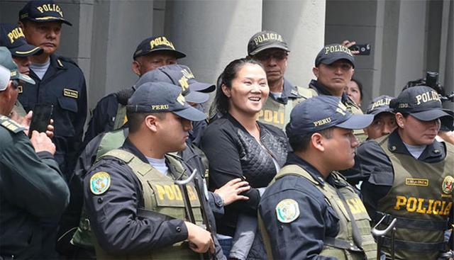 Keiko Fujimori al momento de ser trasladada al penal anexo de Mujeres de Chorrillos. (Foto: Agencia Andina)