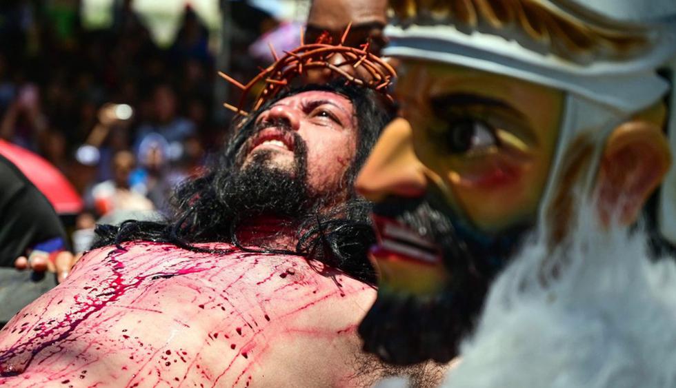 Filipinas escenifica la pasión de Cristo con sangre y sudor. (Foto: EFE)