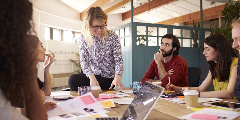 La economía ha forzado a los jóvenes de la generación del milenio a tener trabajos paralelos. (Foto: Shutterstock)