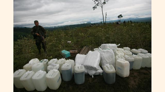 Estados Unidos advierte que la mayor parte de la cocaína producida en el Perú es transportada a países de Sudamérica para el consumo interno o su posterior embarque hacia Europa, el Este Asiático, México y el Caribe vía terrestre y marítima, así como en v