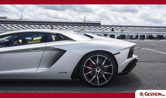 Esto también hace que el auto se comporte como si lo manejara un conductor mucho más experimentado que el que (quizás) esté al volante. Al doblar las cuatro ruedas, se pueden hacer muchas más cosas que antes en curvas y giros cerrados.