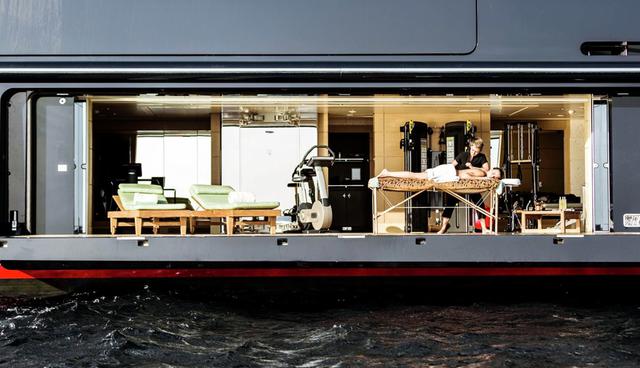 FOTO 2 | Disfrute de un masaje a bordo, haga ejercicio en el gimnasio o tome un baño turco. Probablemente no se aburrirá, si tiene unos US$ 130 millones que le sobre. (Foto: Burgess)