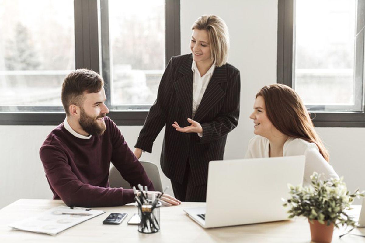 En las empresas se trata con todo tipo de personas, por lo cual debemos saber cómo dirigirnos a cada uno de acuerdo a su personalidad (Foto: Freepik)