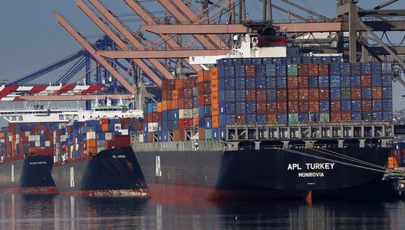 Buques con importaciones china arriban al puerto de Los Ángeles. (Foto: AP)