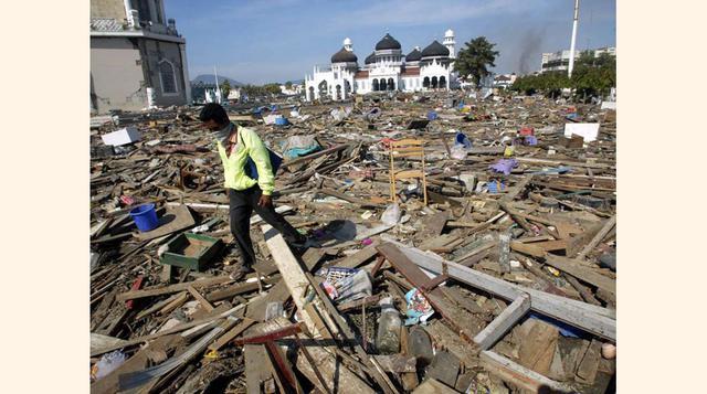 Indonesia, 26 de diciembre del 2004. Magnitud: 9.1 de la escala de Ritcher. La potencia de este evento sísmico gatilló el tsunami más mortal de la historia. 14 países a lo largo de Asia y África pudieron sentir el movimiento de agua, siendo Indonesia el t