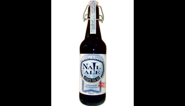 Antartic Nail Ale |Esta cerveza es fabricada en Australia con hielo del antártico por la empresa Nail Brewing Company. Aparecieron en el mercado 30 botellas a 800 dólares cada una. (Nail Brewing Company)