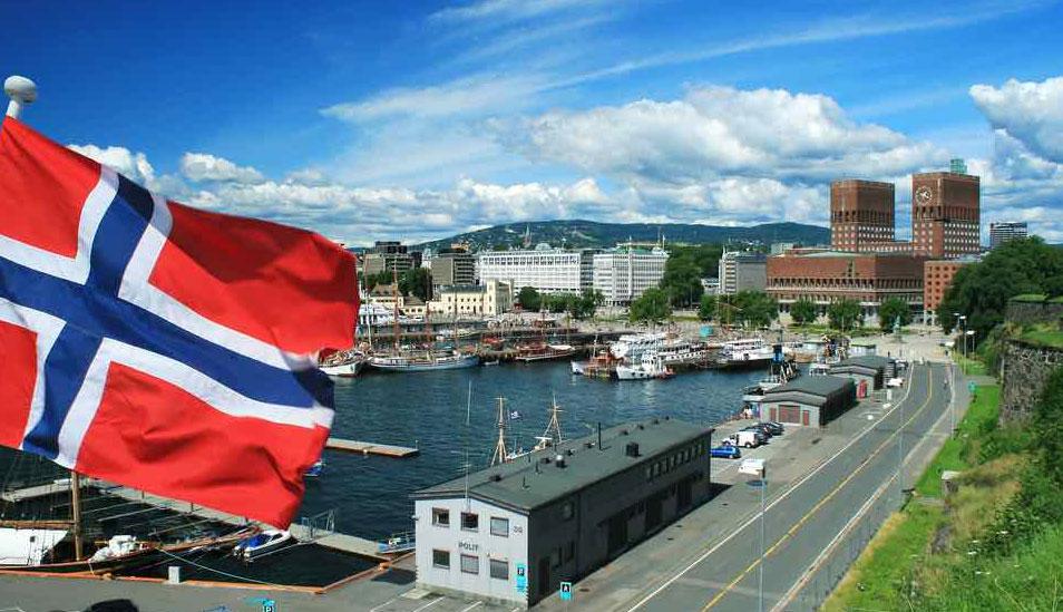 FOTO 2 | A pesar de su vida llena de privilegios en una de las familias más conocidas de Noruega, Alexandra no lleva un estilo de vida típico de una niña rica. Es jinete de equitación y ha ganado varios concursos.