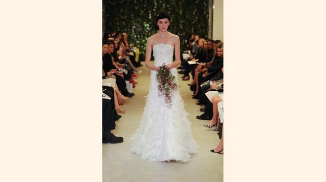 La romántica novia de Carolina Herrera, entre tules, sedas y encajes