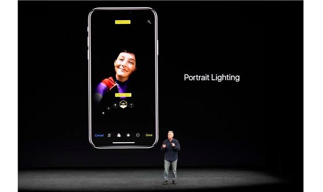 FOTO 2 | 1. Además, al OLED se suma la resolución de 2426×1125, suficiente para disfrutar al máximo de la experiencia. Por si fuera poco, el plato fuerte: la ausencia de marcos. En este aspecto Apple ha ido a remolque de marcas como Samsung, LG o Xiaomi, 