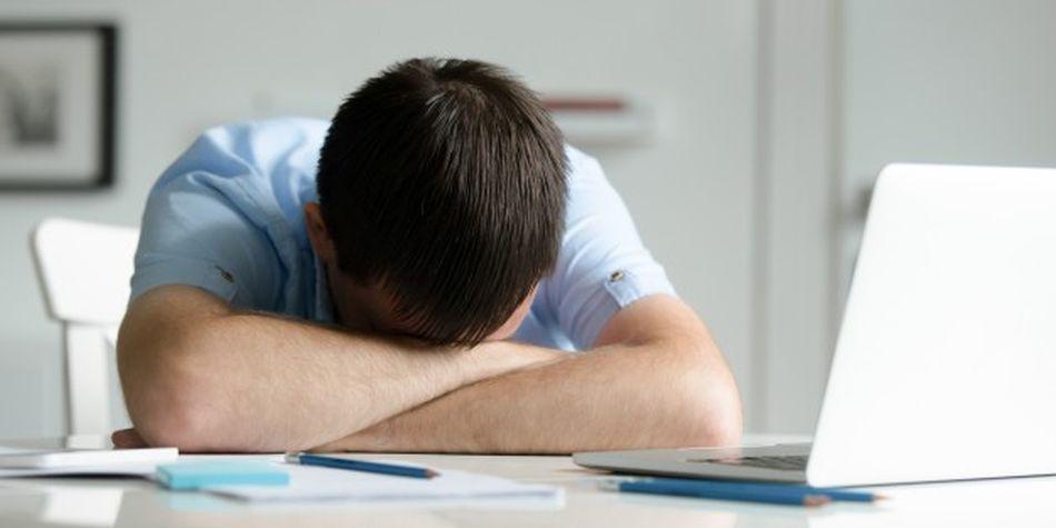 Aparece cuando la persona no logra gestionar convenientemente y con éxito sus responsabilidades laborales. (Foto: Freepik)