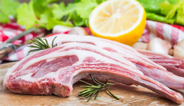 FOTO 8 | Alimentación consciente
Comprar productos a granel (congelar para evitar despilfarro), de temporada y locales. Greenpeace alerta en sus informes del uso de plaguicidas tóxicos en la agricultura industrial, “que tiene efectos nocivos sobre nuestra salud y sobre la de otros seres vivos tan importantes como las abejas”. Y reducir el consumo de carne, una de las industrias más contaminantes. (Foto: Freepik)