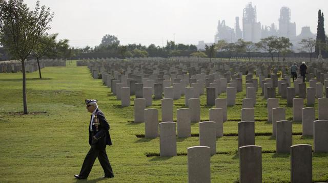 El servicio por el Día del Recuerdo ocurre cada año a las 11 horas en el domingo más cercano al aniversario del fin de la Primera Guerra Mundial el 11 de noviembre de 1918. En este día también se rinde honor a los caídos en la Segunda Guerra Mundial, Irak