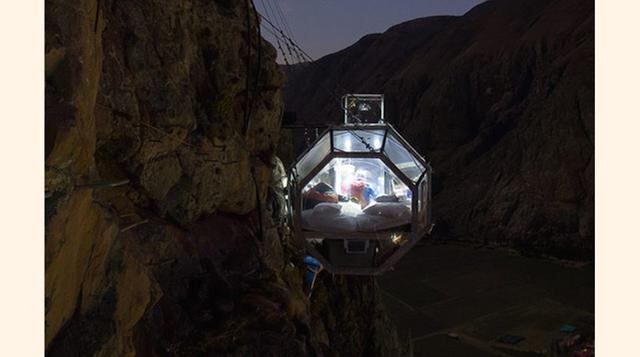 La iluminación en cada módulo es enteramente ecológica, gracias a paneles fotovoltaicos que permiten almacenar energía en baterías para alimentar cuatro lámparas en el módulo.  Además, cada cama tiene una lámpara de libro solar. (Foto: Nature Vive)
