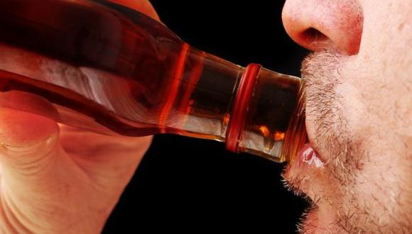 Los autores señalan que los riesgos del consumo de alcohol para los mayores de 40 años difieren según la edad y la ubicación geográfica. (Foto: Shutterstock).