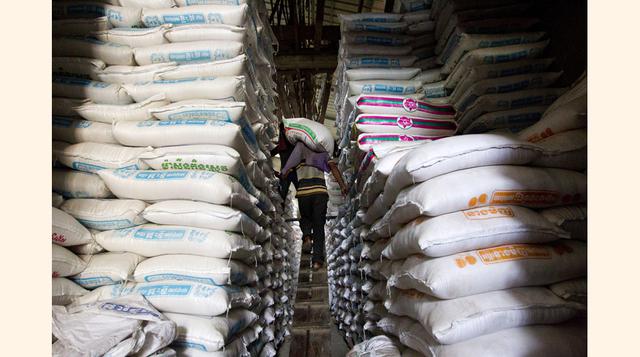 El resto de las pérdidas de alimentos en la región se lo reparten las fases de almacenamiento (22% del total), de distribución y mercadeo (16%) y de procesamiento (6%). (Foto: Bloomberg)