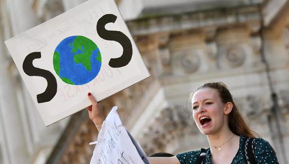 Una manifestante sostiene un cartel para concientizar sobre el cambio climático, el 15 de febrero de 2020, en Londres, Reino Unido Ben Stansall AFP/Archivos