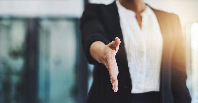 FOTO 2 | Reglas de una entrevista laboral: 2- ¿Cómo vestirte? (Foto: iStock)