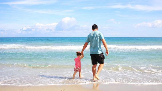 Aunque a veces, tener más dinero es necesario para pagar deudas, la salud no debería afectarse con esa decisión. (Foto: Pixabay)