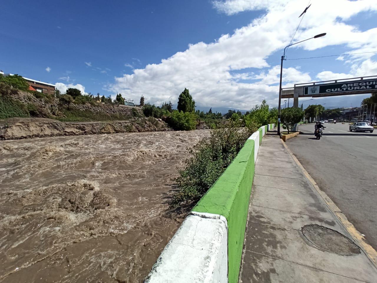 El aumento del afluente activó la alerta en las autoridades locales. (Foto: Leonardo Cuito)