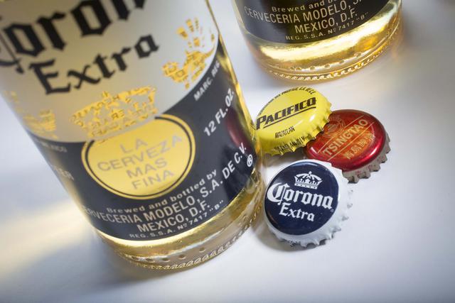 FOTO 10 | Corona Extra. Sector: Cervezas. País: México. Valor de marca: US$ 3,417 millones. (Foto: Bloomberg)