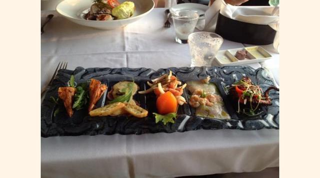 Cala, Lima, Perú. “En el mar la vida es más sabrosa ”. “Postres divinos”.